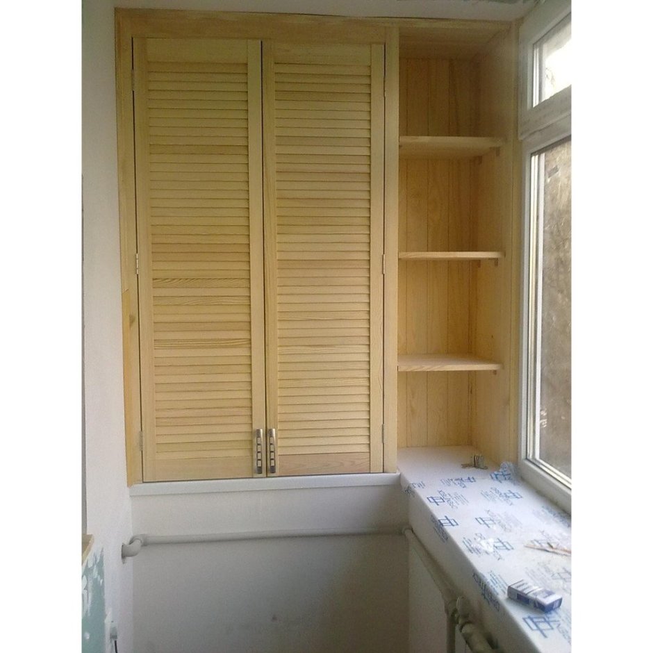 Жалюзийные двери для шкафа на балконе