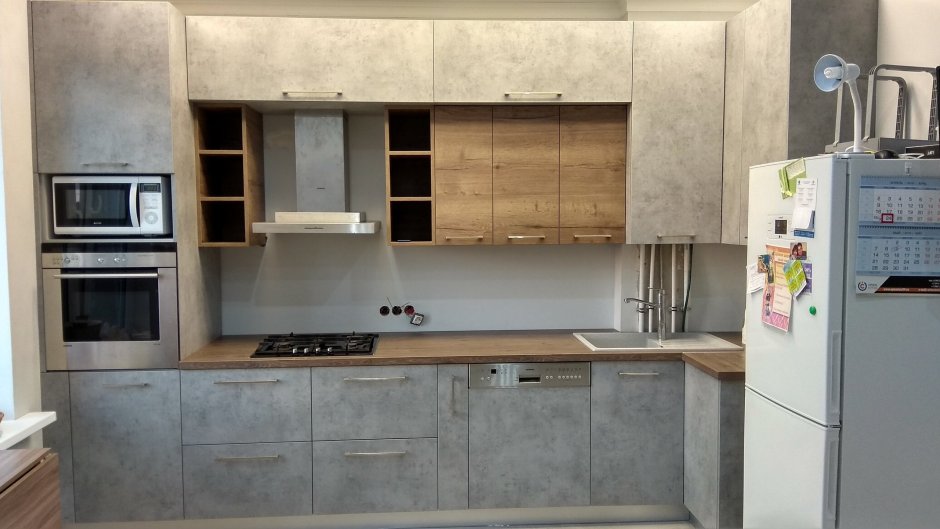 Кухня фасады Феникс с ручкой gola