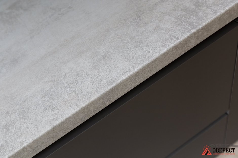 Кухня серый бетон с деревом