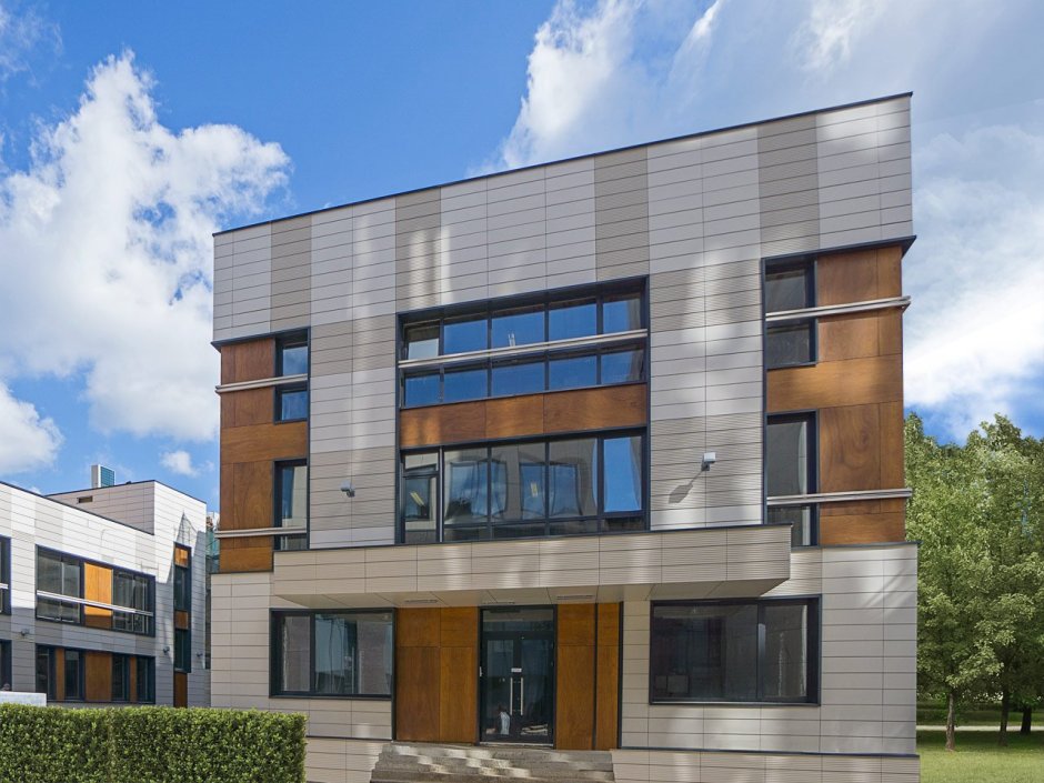 Фасад административного здания