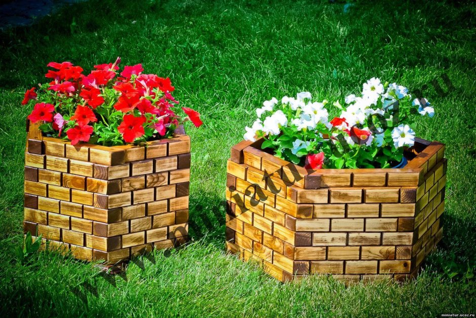 Колодец из березовых поленьев декоративный