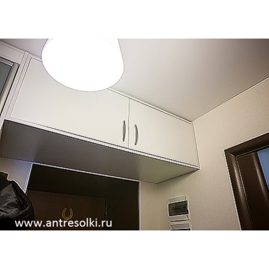 Антресоль с раздвижными дверцами