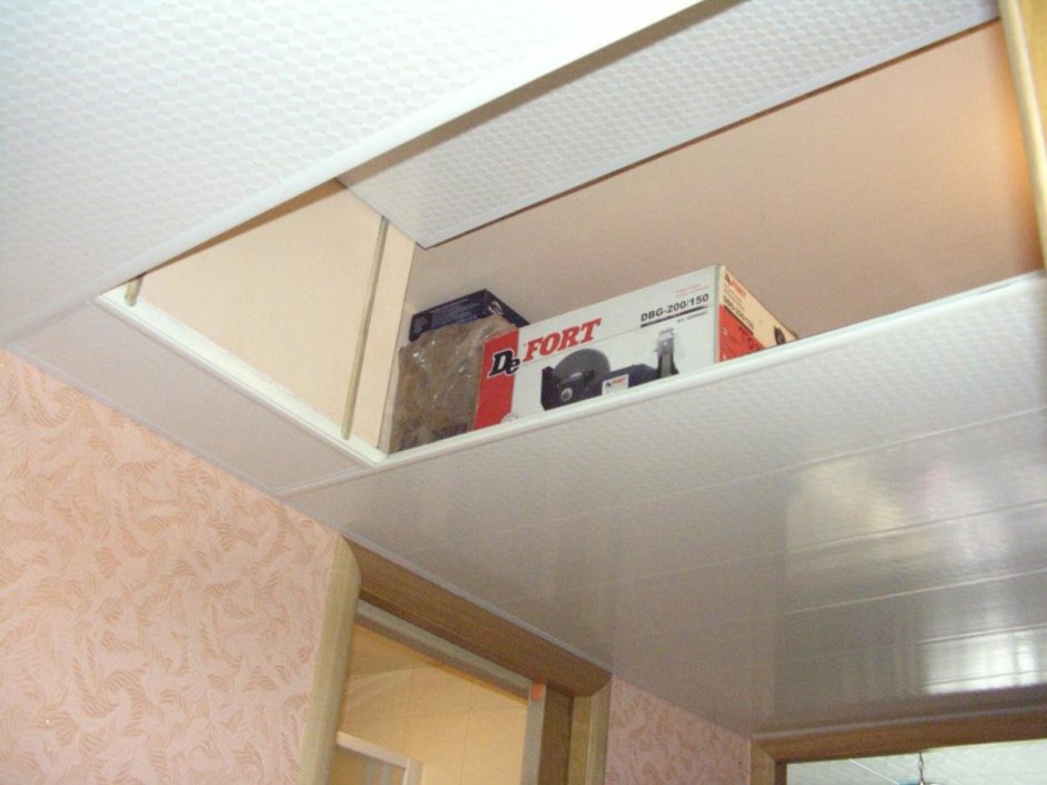 Кухня с антресолью