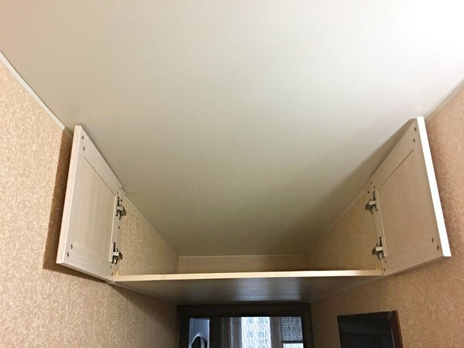 Прихожая с антресолью