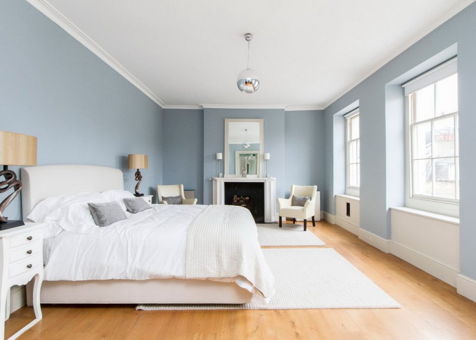 Серо голубые стены