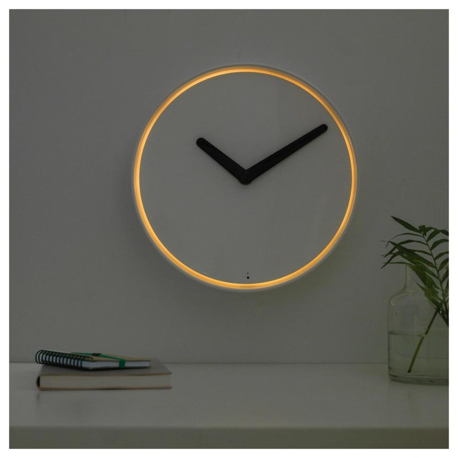 Настенные часы с подсветкой