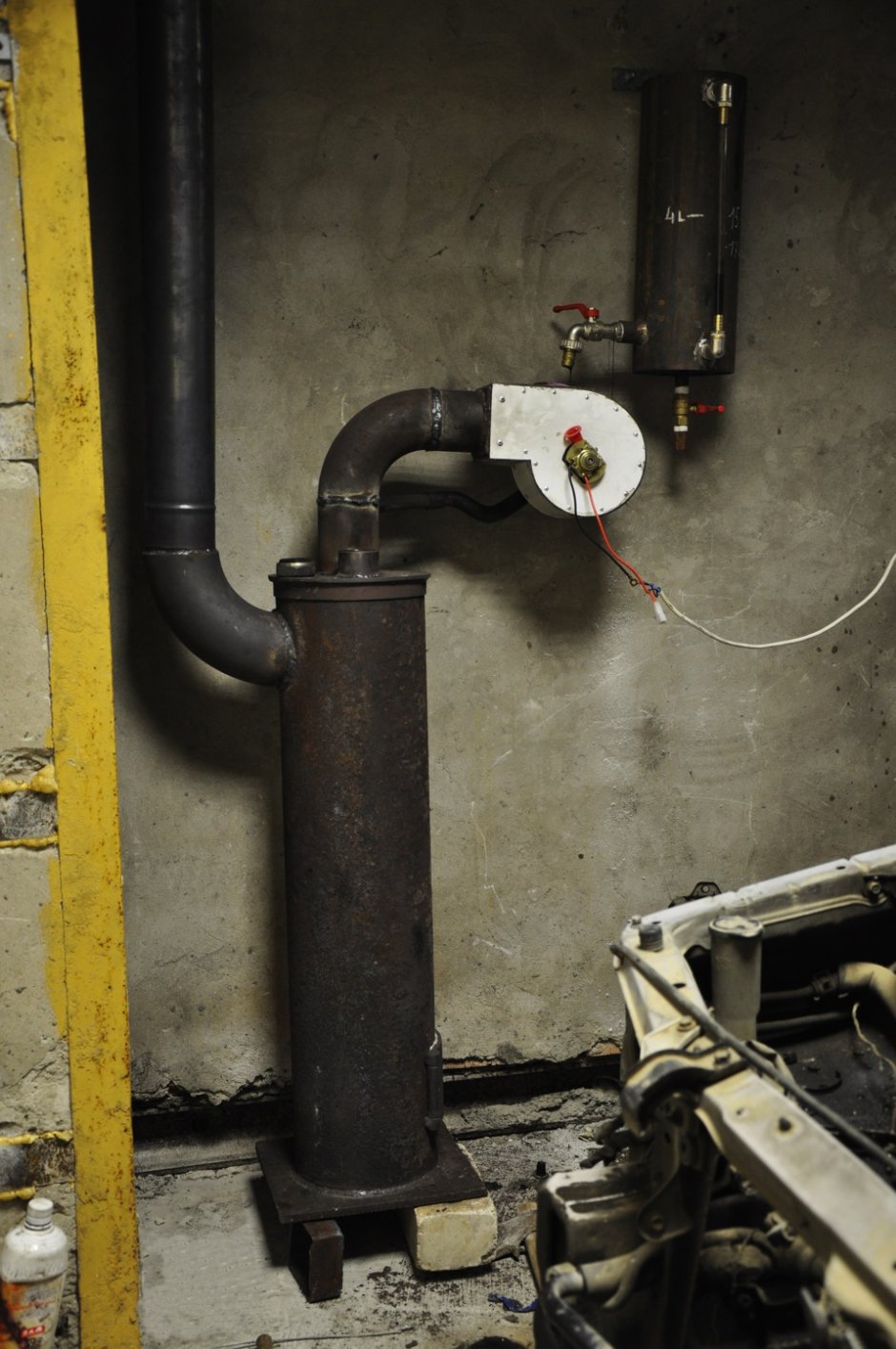 Чугунные батареи в гараже