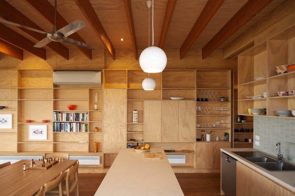 Отделка потолка фанерой