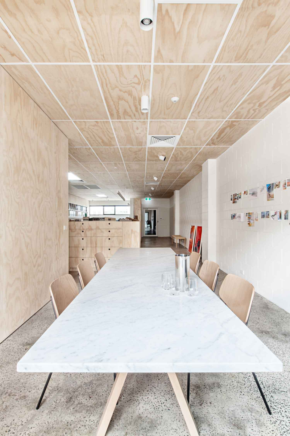 Потолок из фанеры