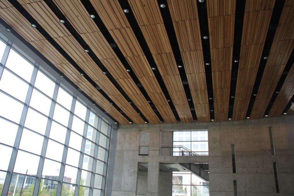 Отделать потолок фанерой