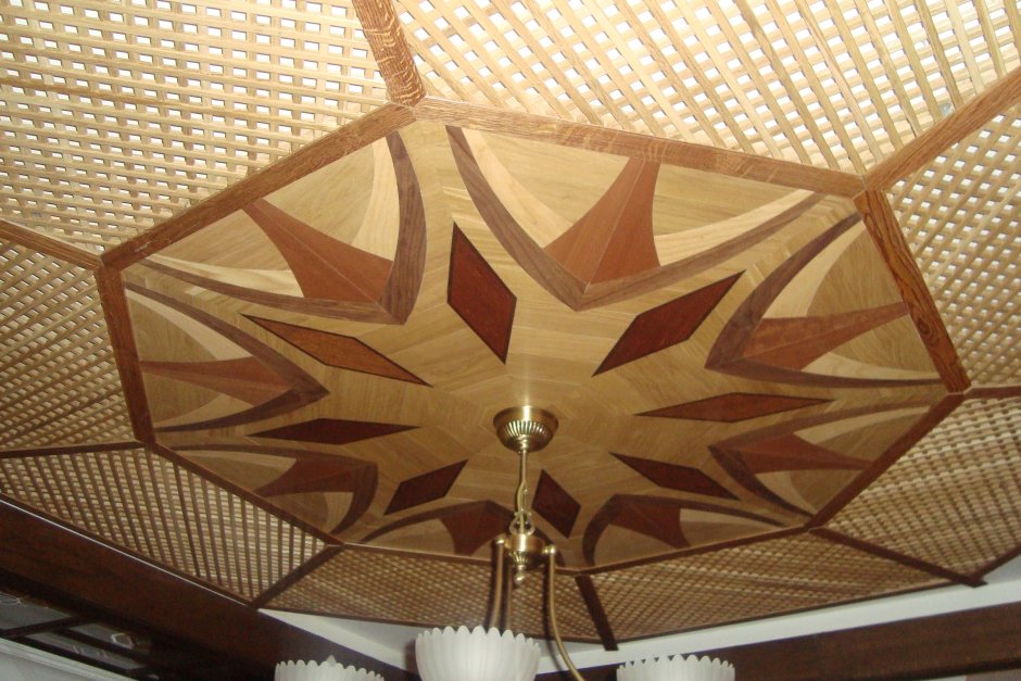 Потолок фанера с балками