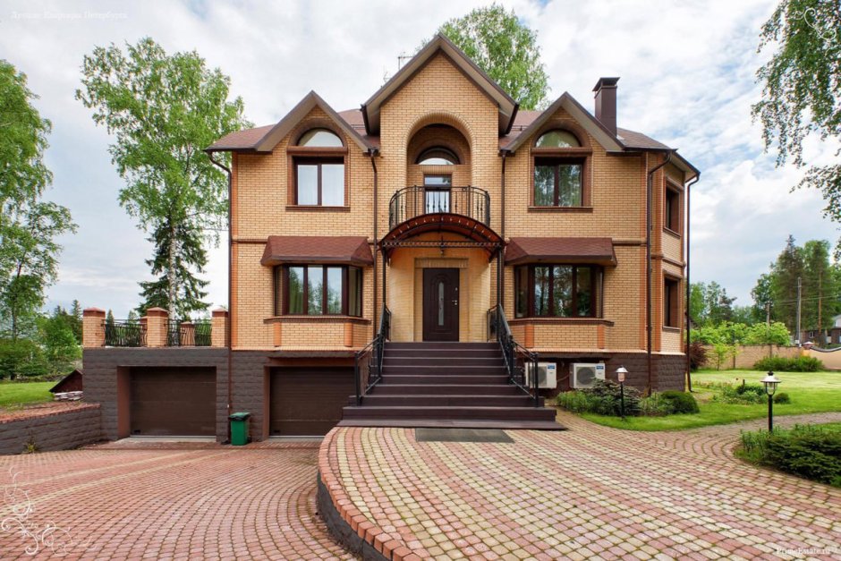 Окна в эркере в частном доме