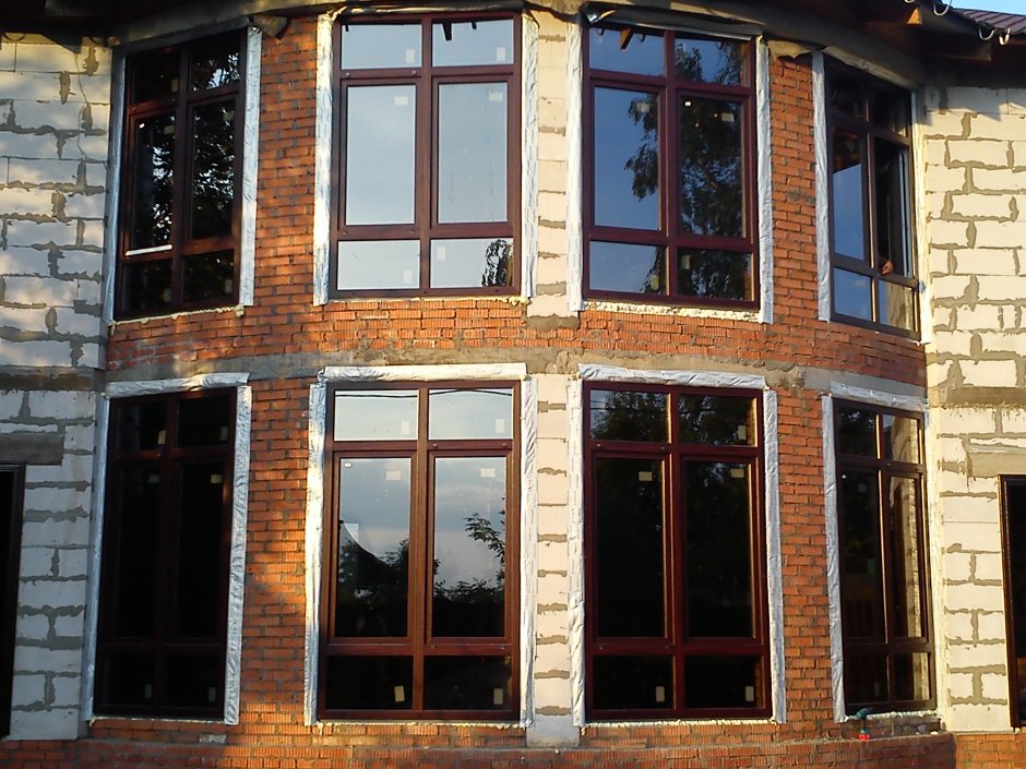 Дом с французскими окнами