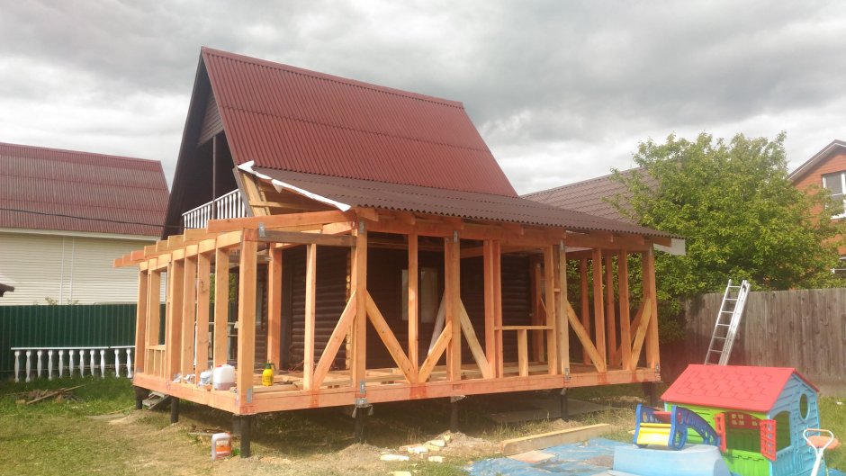 Соединение односкатной и двускатной крыши