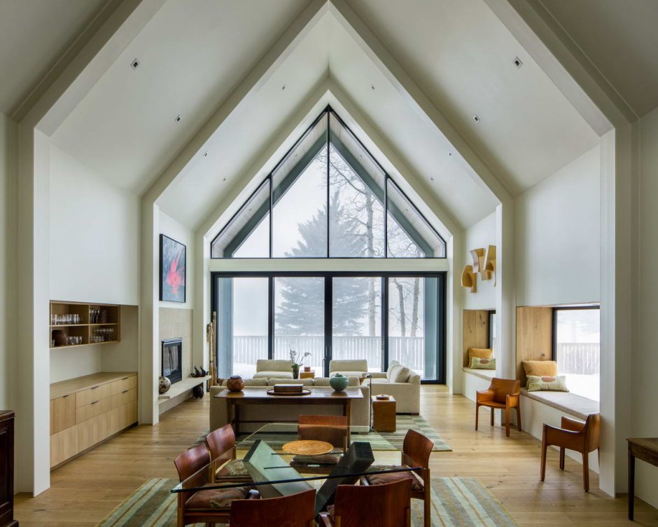 Домик с острой крышей