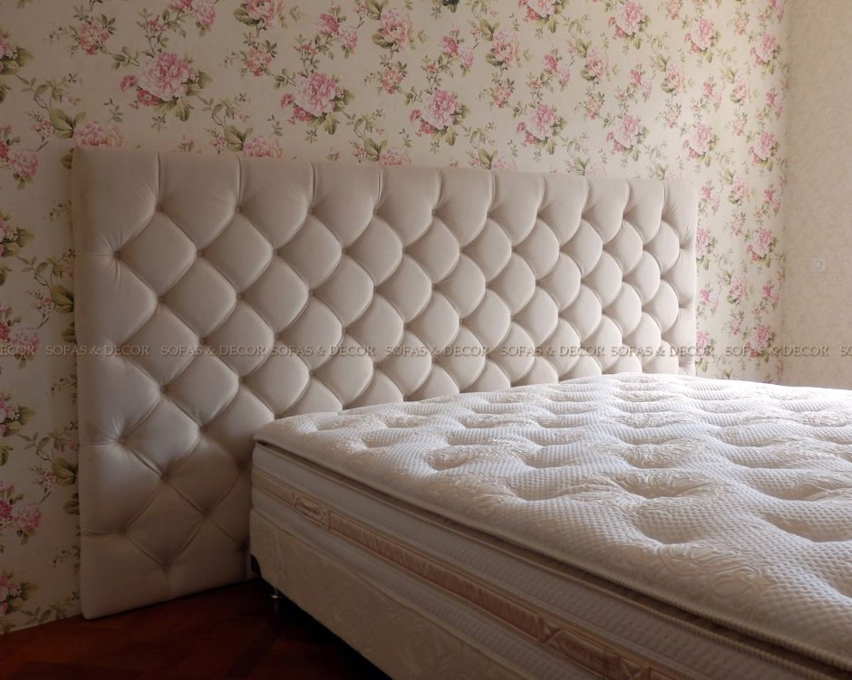 Кровать обтянутая тканью