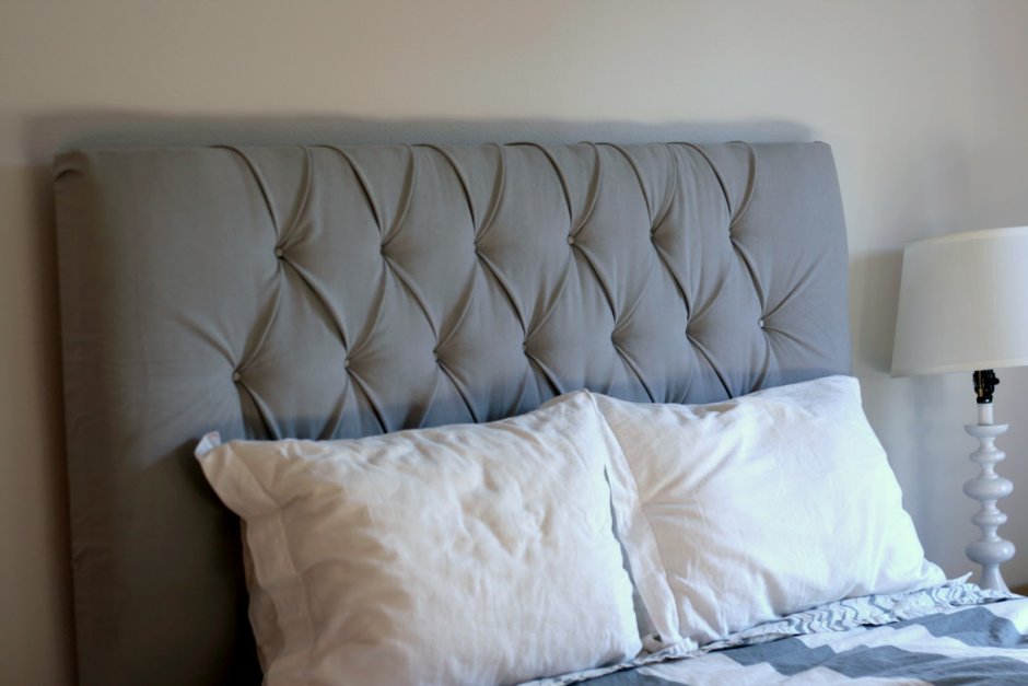 Кровать со спинкой в складку