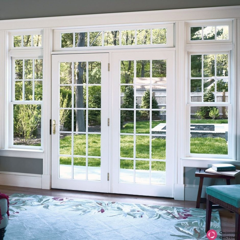 Круглый стол в эркере