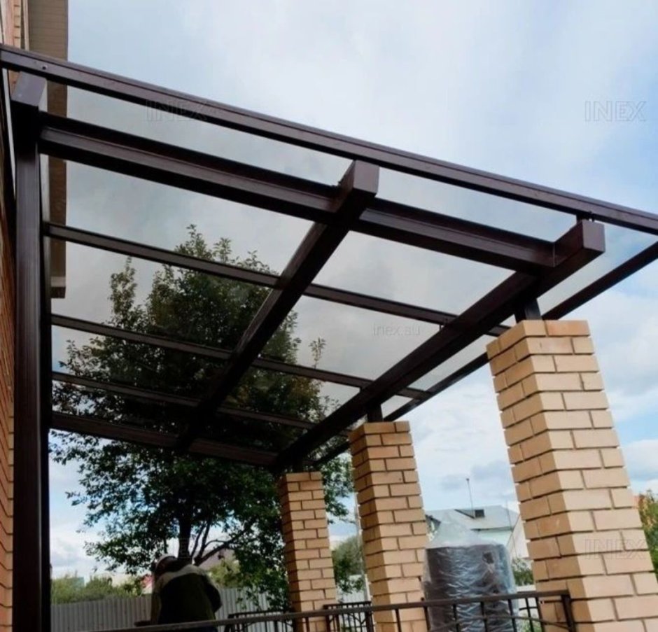 Навес над крыльцом на кирпичных Столбах