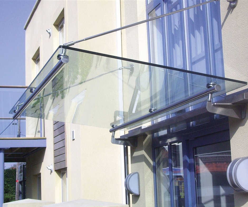 Водосток со стеклянного навеса