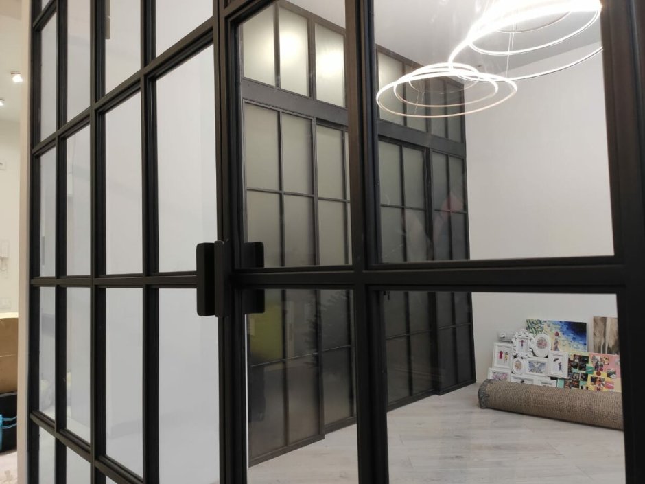 Железная зонирующая перегородка лофт