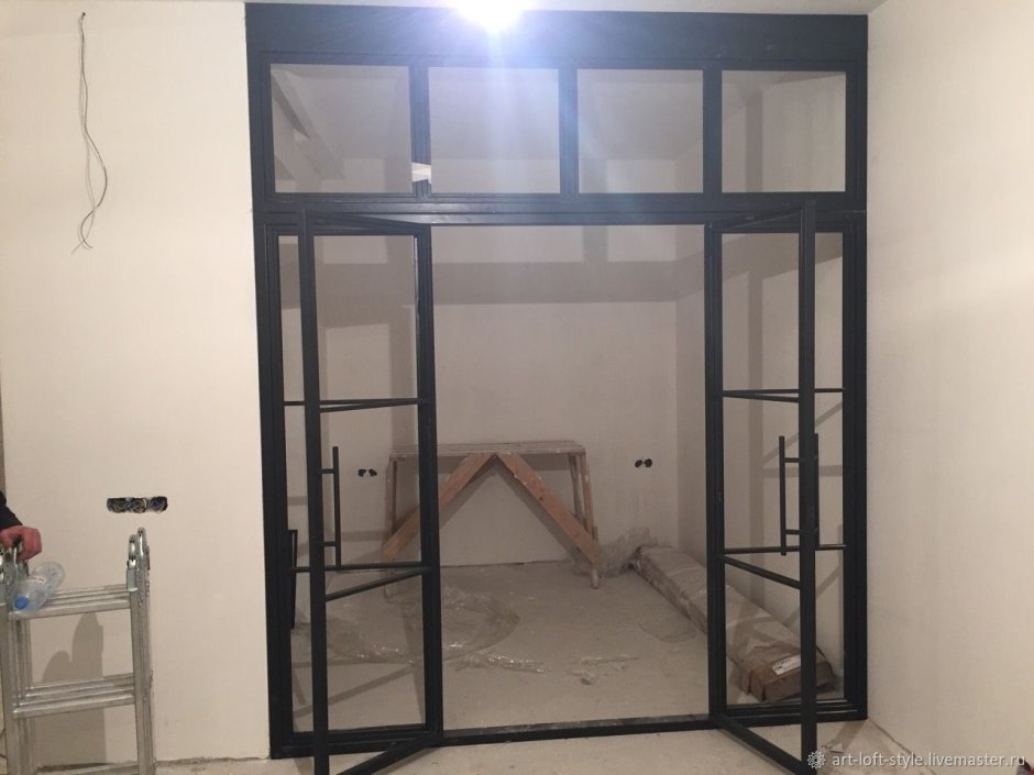 Металлическая стеклянная перегородка