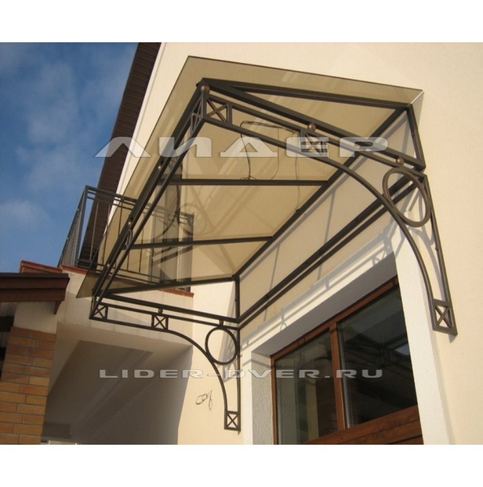 Прямой козырек над крыльцом