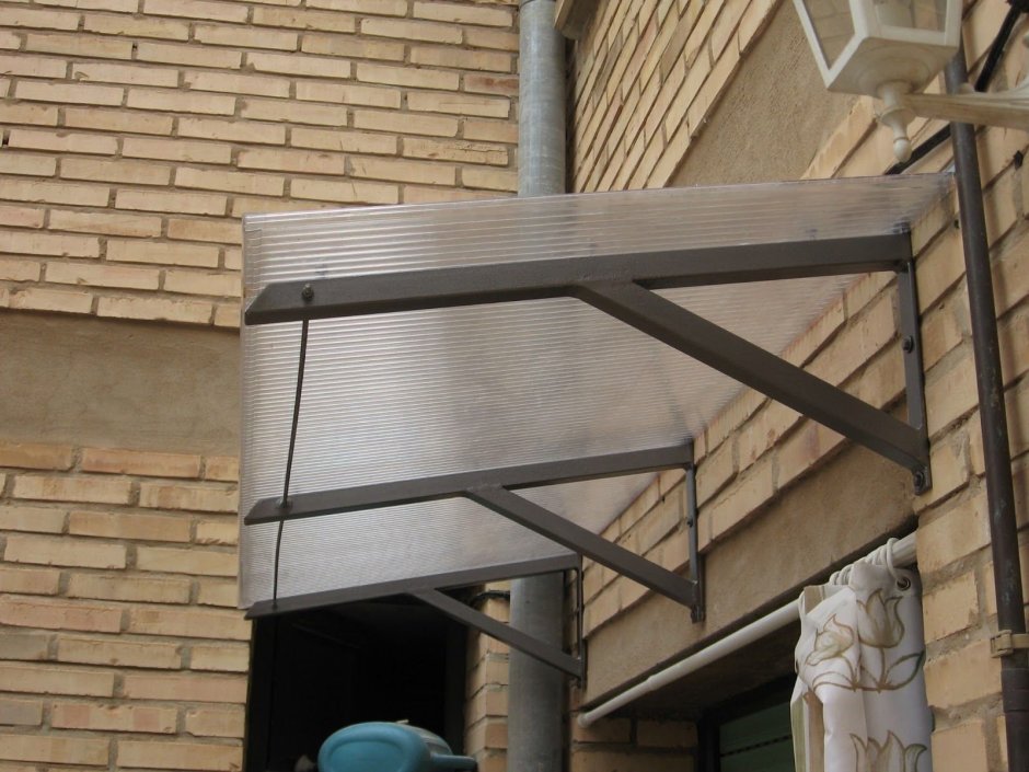 Крепление козырька