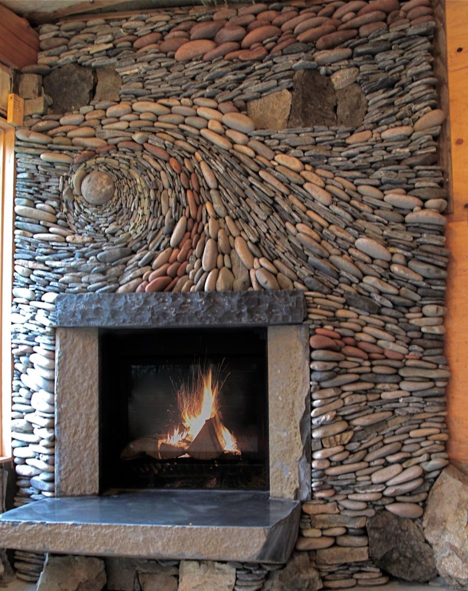 Отделка камина камнем