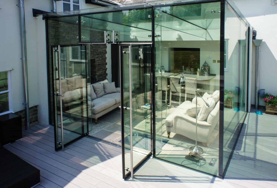 Дом стекло и дерево