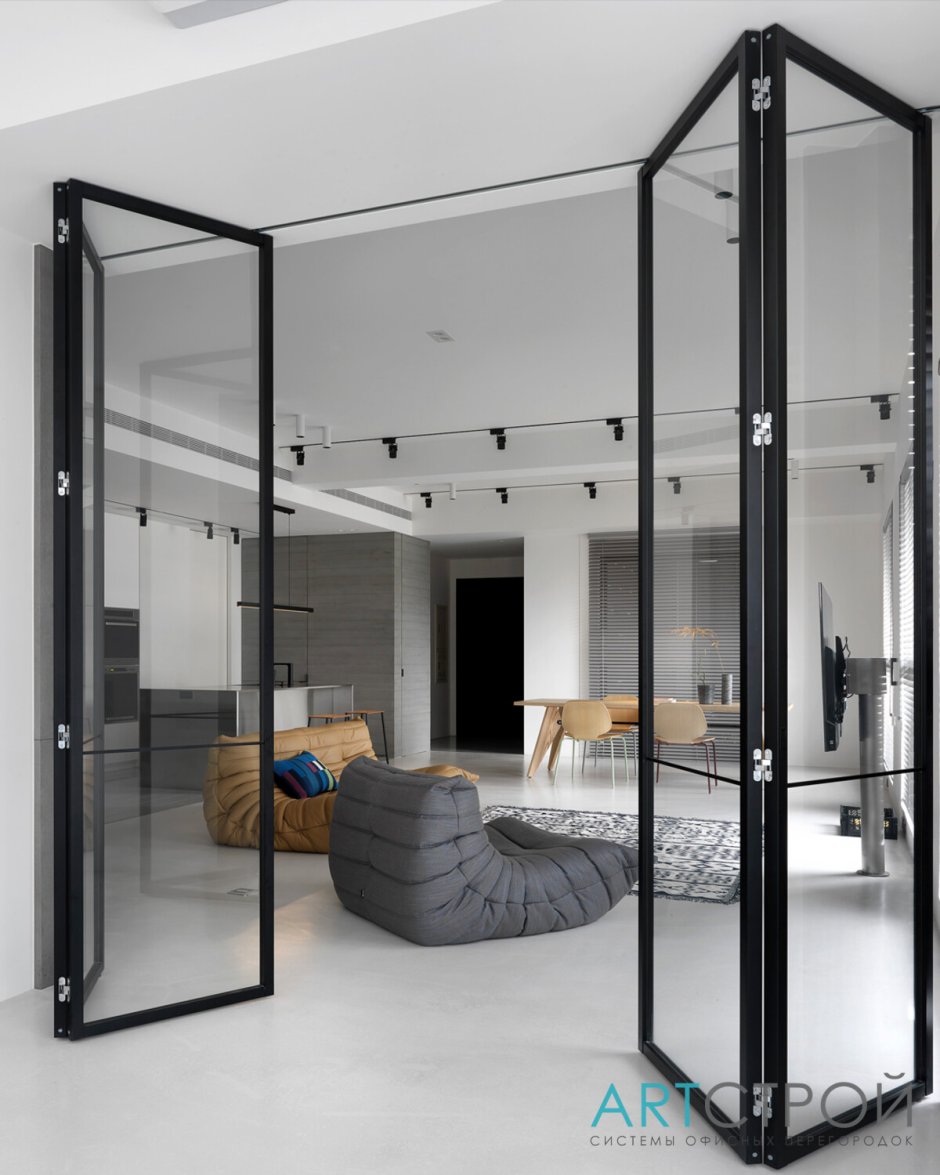 Стеклянный фасад здания