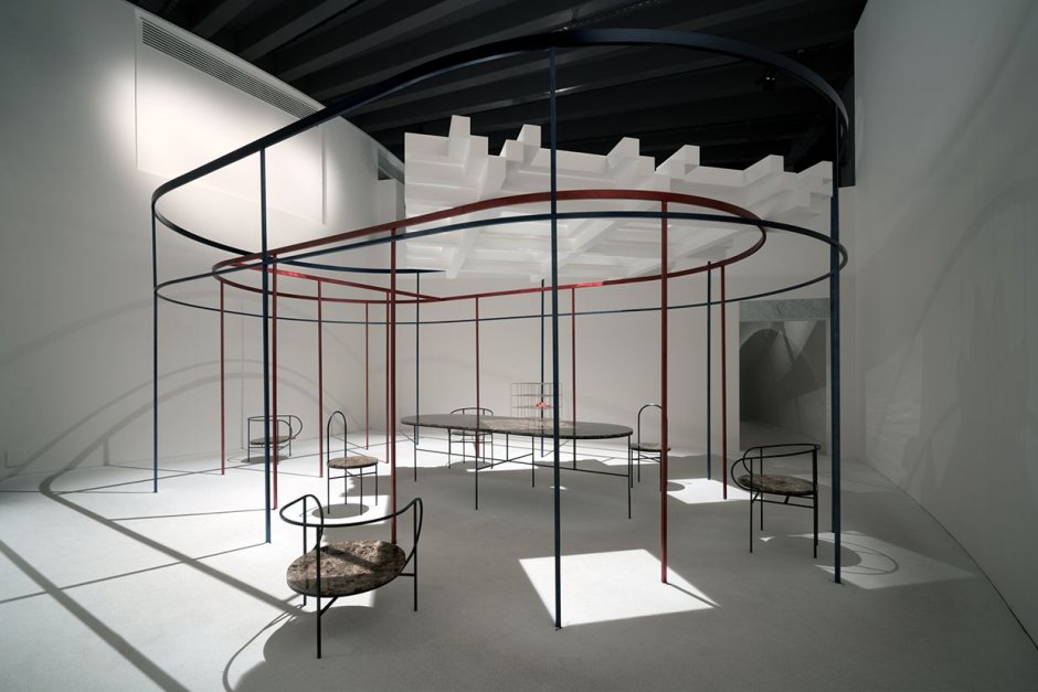 Раздвижные стеклянные безрамные двери входные