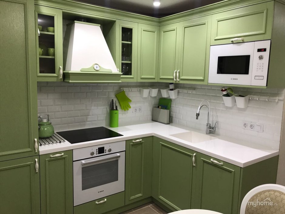 Зеленая вытяжка для кухни