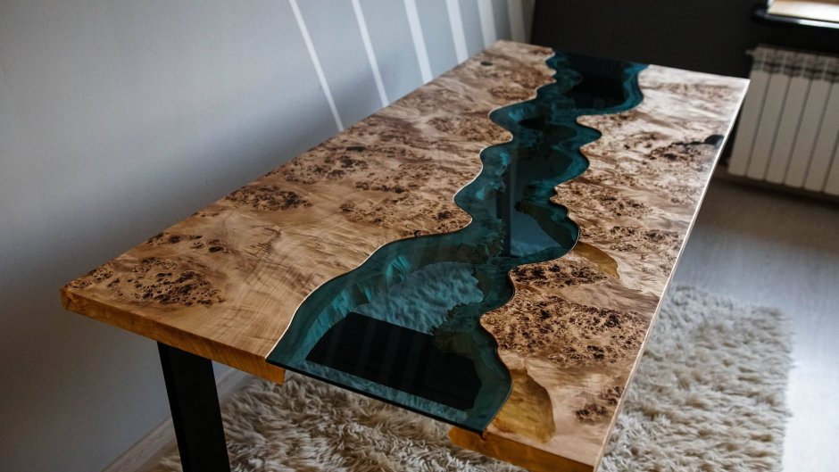 Стол с эпоксидной смолой