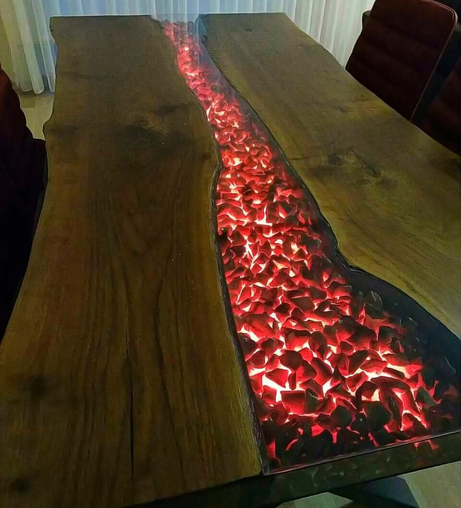 Стол из эпоксидной смолы и дерева