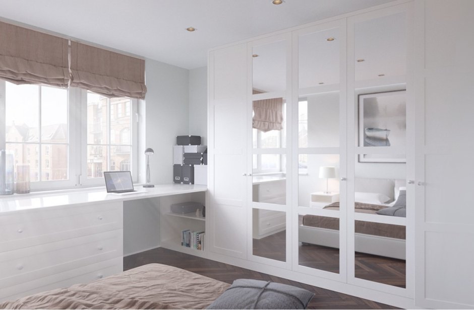 Шкаф вокруг окна в спальне