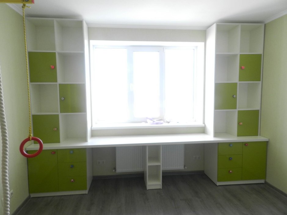 Стенка вокруг окна