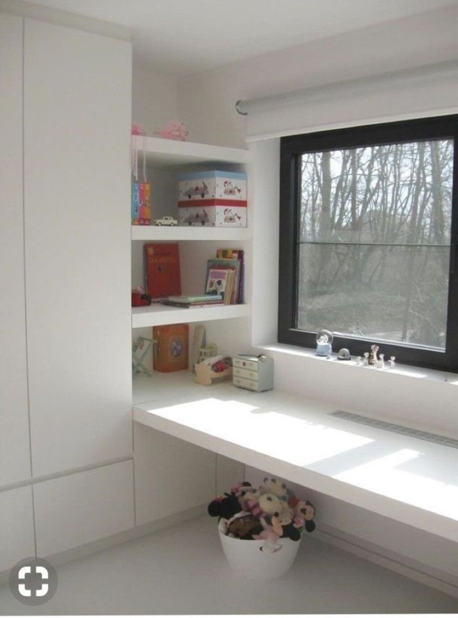 Стол подоконник со шкафами