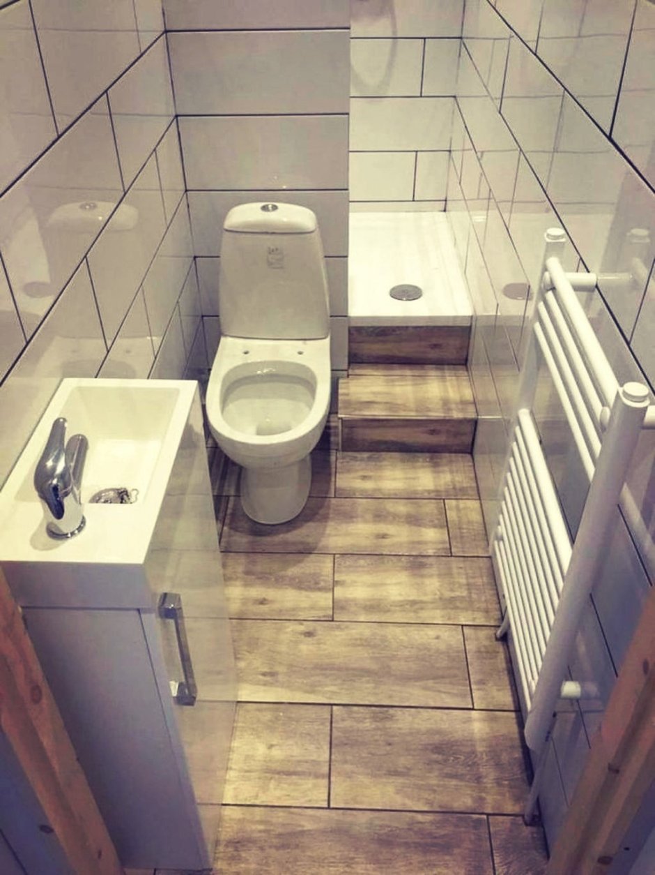Узкая туалетная комната