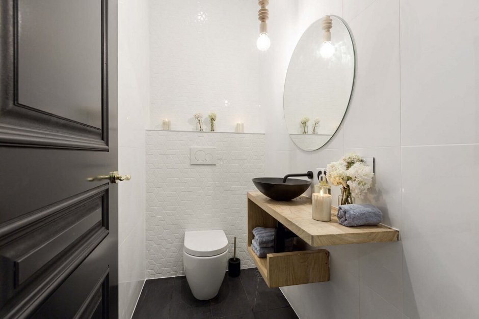 Однотонный цвет в туалете дизайн