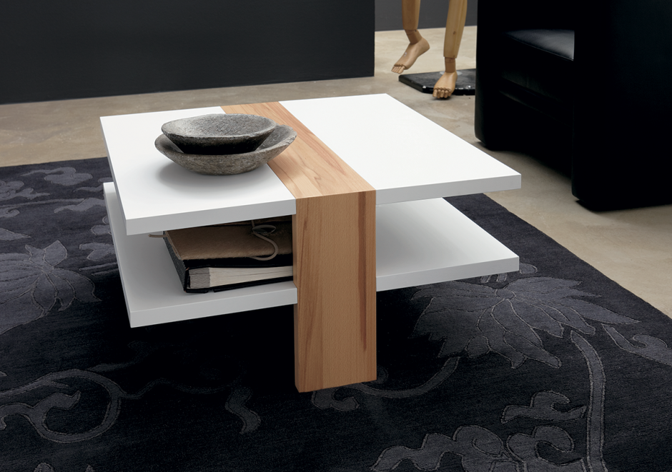 Столик журнальный дерево