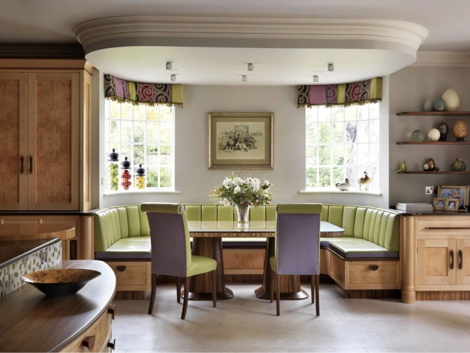 Салатовый диван