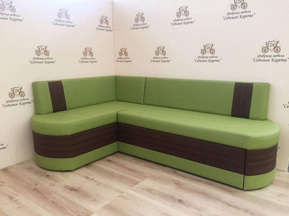 Яркая кухня гостиная