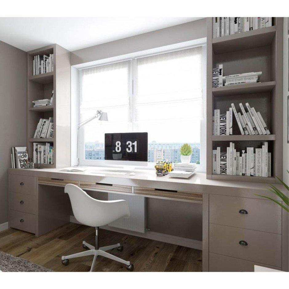 Письменный стол у окна