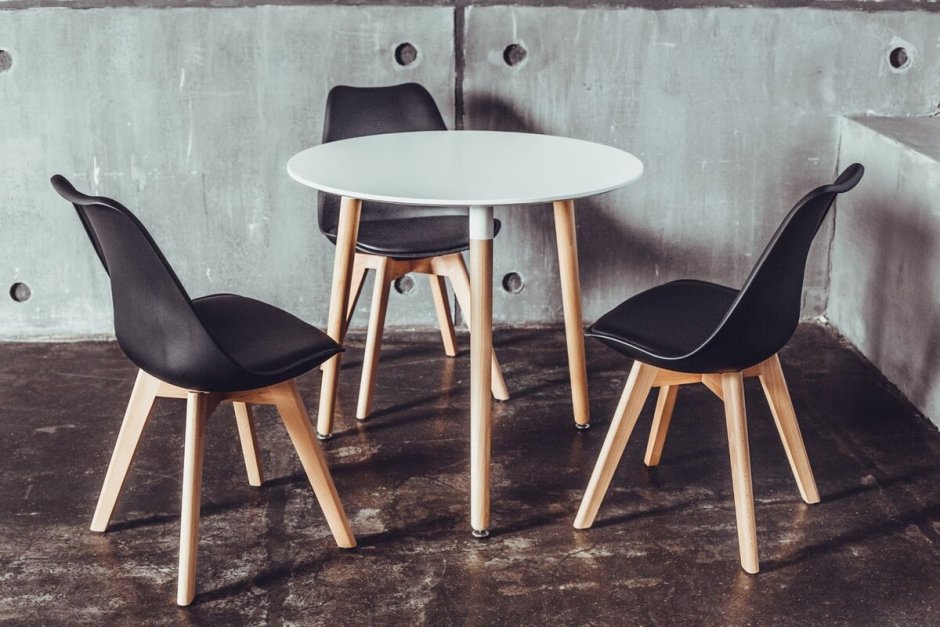Стул Eames Frankfurt белый