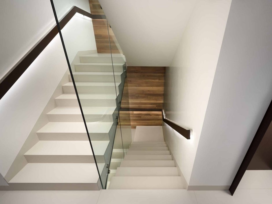 Виниловая плитка для лестниц