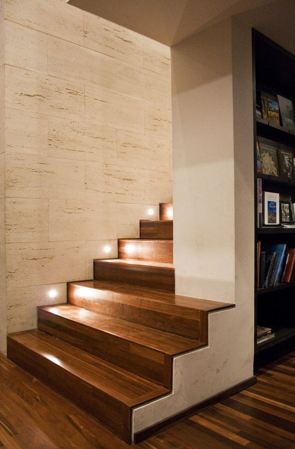 Отделка лестничного проема ламинатом