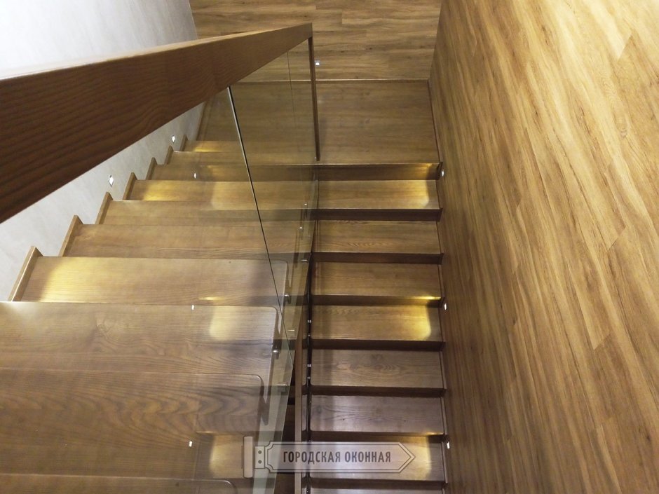 Отделка лестницы линолеумом