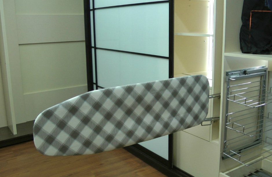 Встроенная гладильная доска