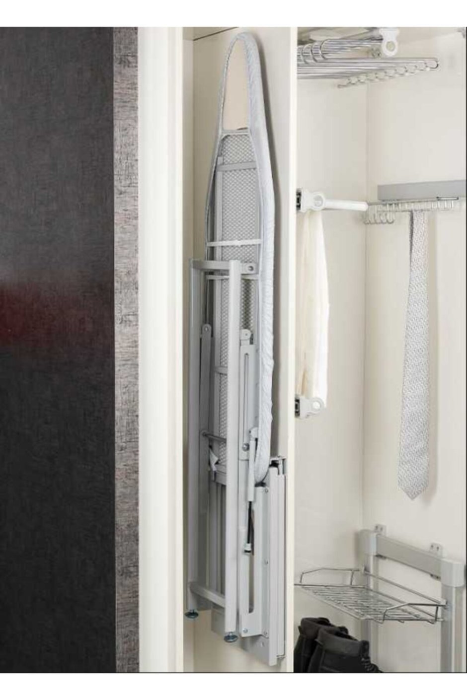 Встроенная гладильная доска Splav